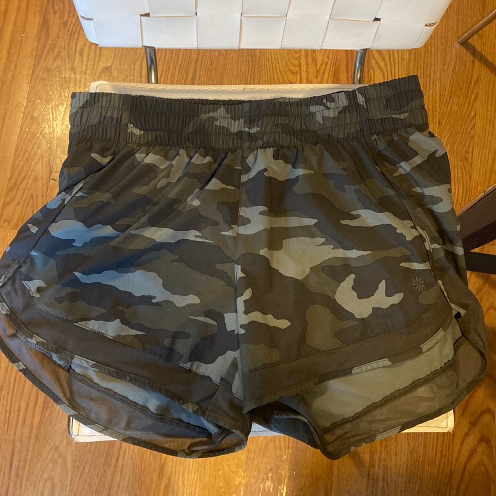 Athleta Mesh Racer Run 4” shorts